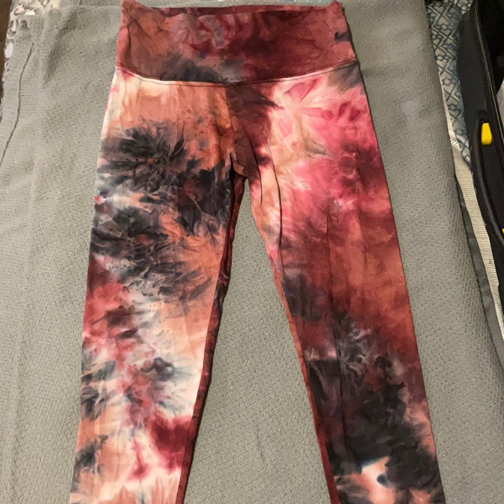 Tie-dye high waisted leggings.